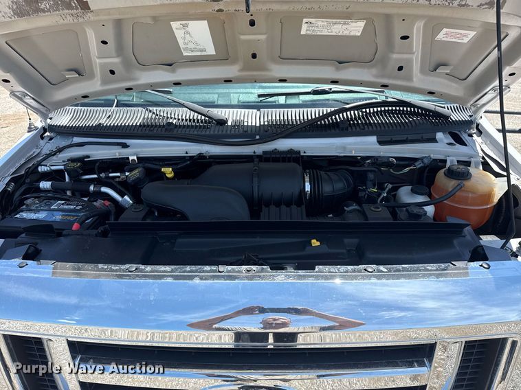 image for item EG5962 2013 Ford E450 Super Duty shuttle bus