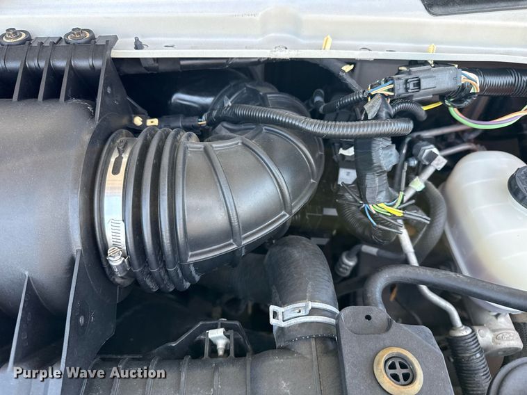 image for item EG5962 2013 Ford E450 Super Duty shuttle bus