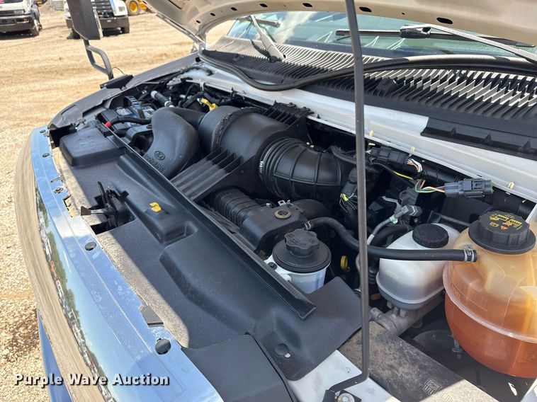 image for item EG5962 2013 Ford E450 Super Duty shuttle bus