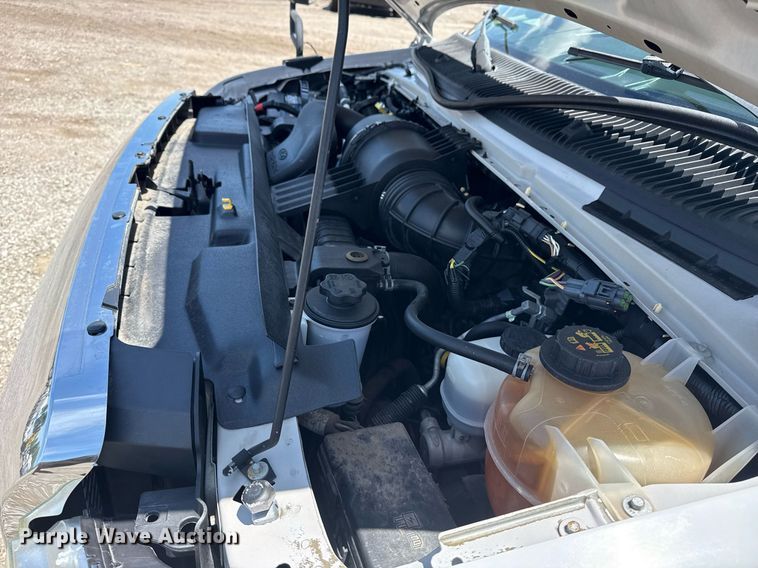 image for item EG5962 2013 Ford E450 Super Duty shuttle bus