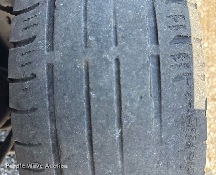 image for item EG5962 2013 Ford E450 Super Duty shuttle bus