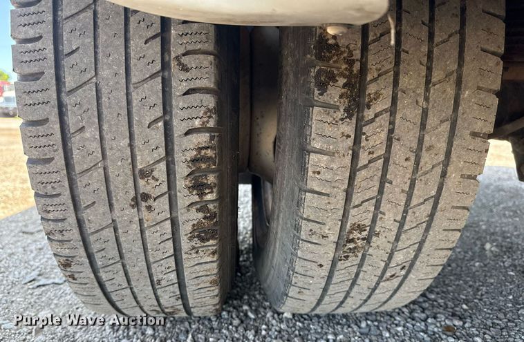 image for item EG5962 2013 Ford E450 Super Duty shuttle bus