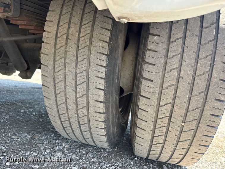 image for item EG5962 2013 Ford E450 Super Duty shuttle bus