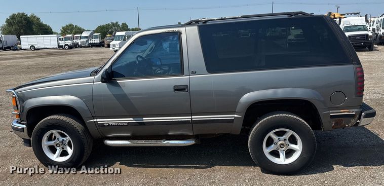 image for item EG6105 1999 Chevrolet Tahoe SUV