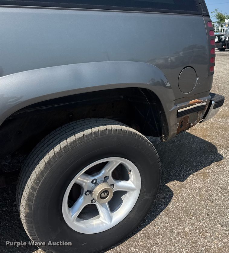 image for item EG6105 1999 Chevrolet Tahoe SUV