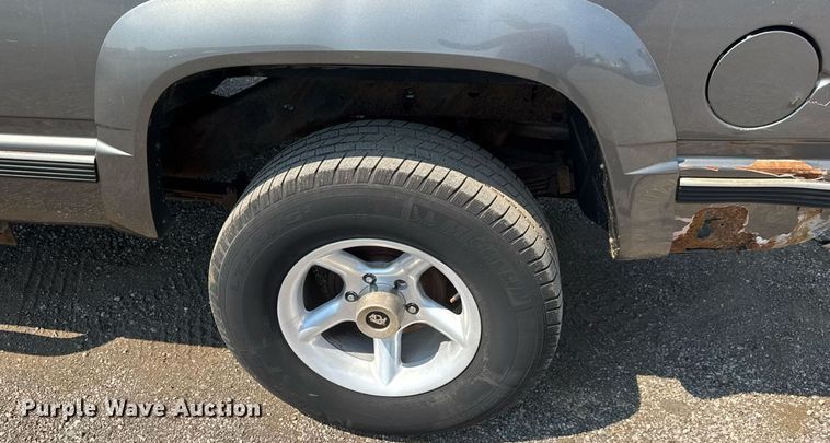 image for item EG6105 1999 Chevrolet Tahoe SUV