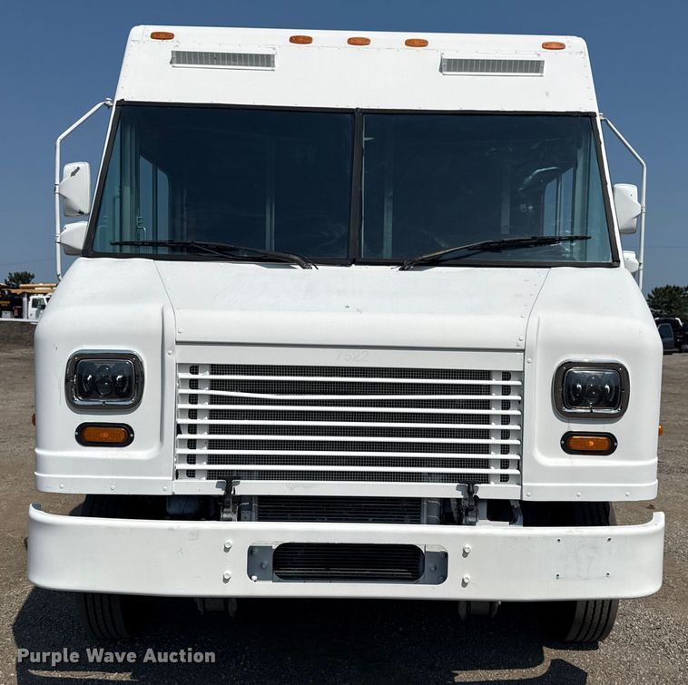 image for item EG6106 2010 Workhorse W62 delivery truck