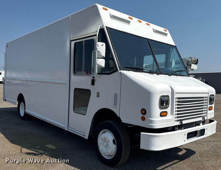 image for item EG6106 2010 Workhorse W62 delivery truck