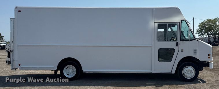 image for item EG6106 2010 Workhorse W62 delivery truck