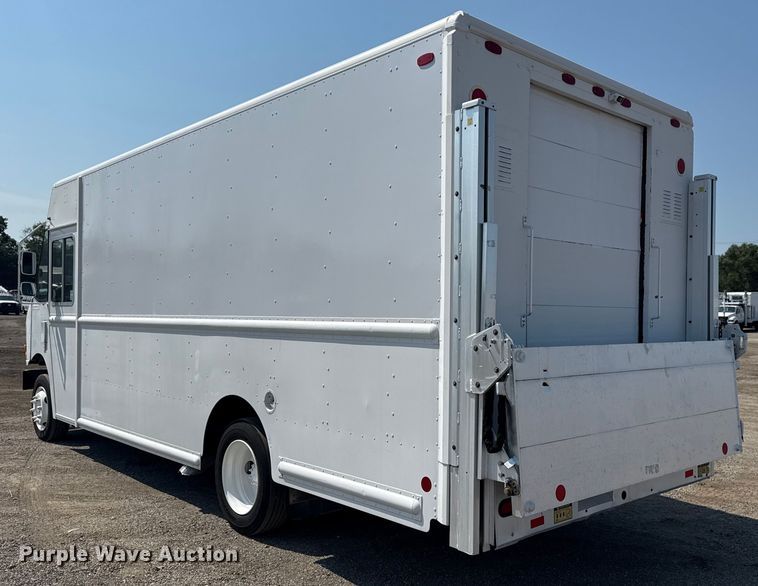 image for item EG6106 2010 Workhorse W62 delivery truck
