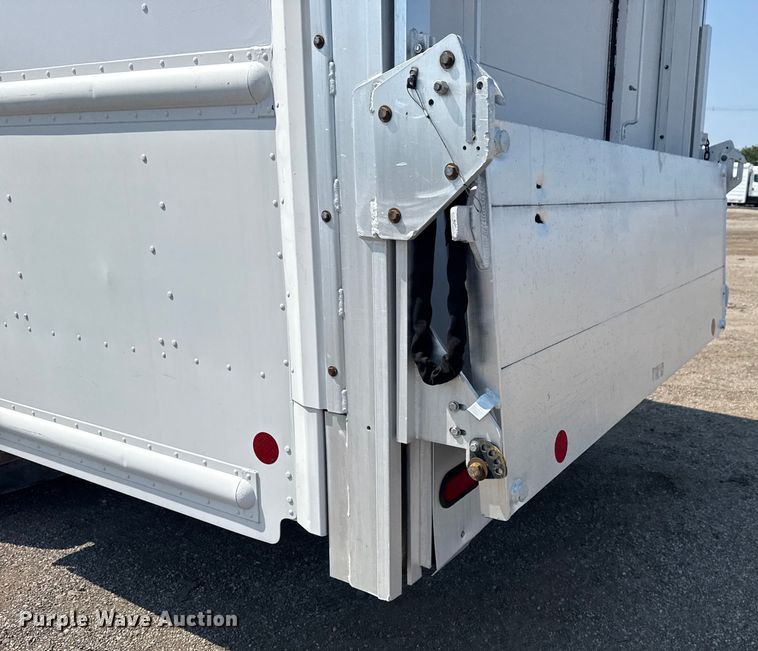 image for item EG6106 2010 Workhorse W62 delivery truck