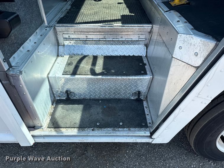 image for item EG6106 2010 Workhorse W62 delivery truck