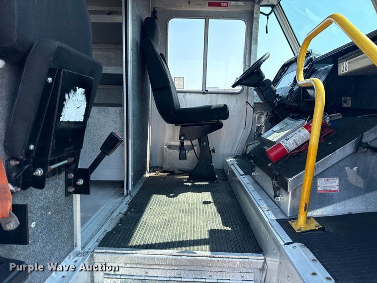 image for item EG6106 2010 Workhorse W62 delivery truck