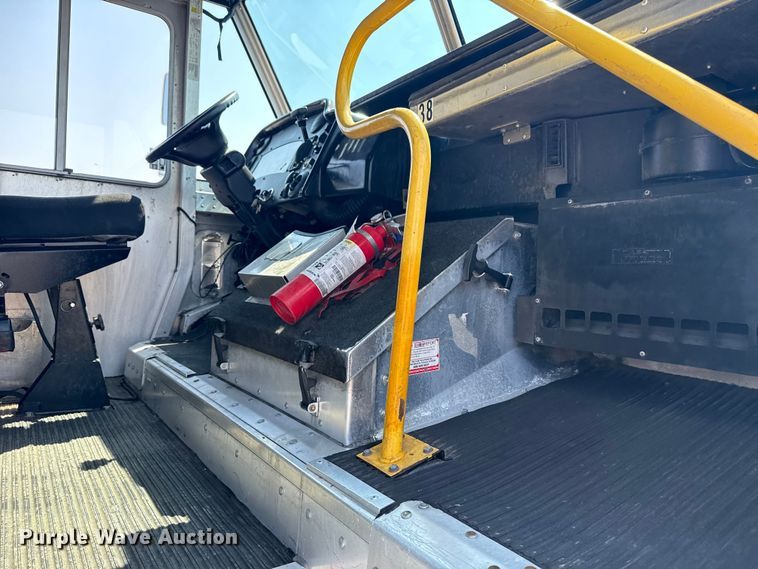 image for item EG6106 2010 Workhorse W62 delivery truck