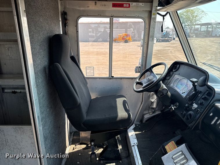 image for item EG6106 2010 Workhorse W62 delivery truck