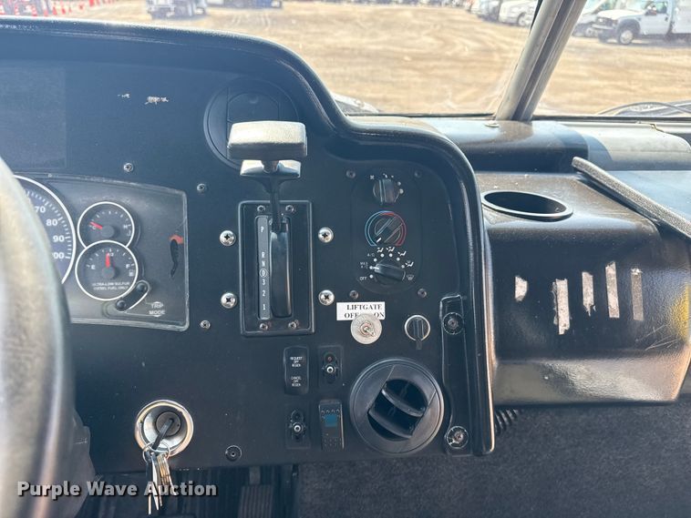 image for item EG6106 2010 Workhorse W62 delivery truck