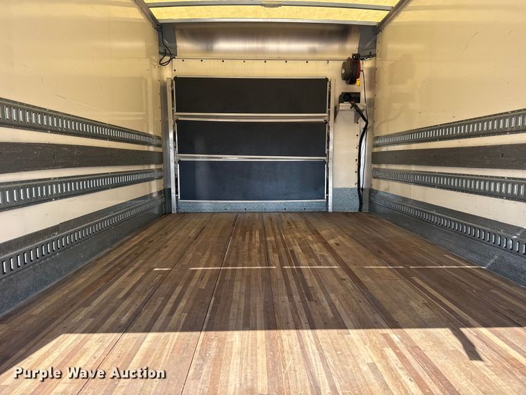 image for item EG6162 2017 Ford F450 Super Duty box truck