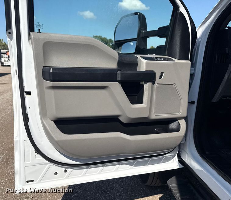 image for item EG6162 2017 Ford F450 Super Duty box truck