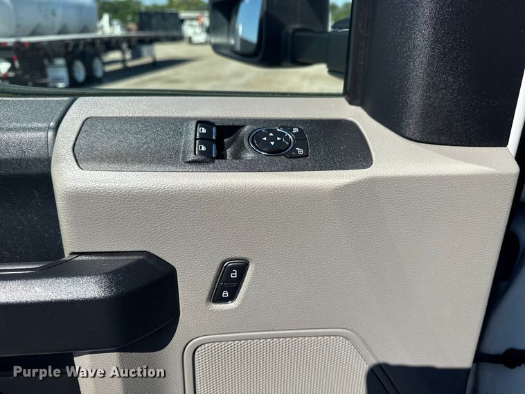 image for item EG6162 2017 Ford F450 Super Duty box truck