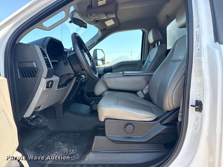 image for item EG6162 2017 Ford F450 Super Duty box truck