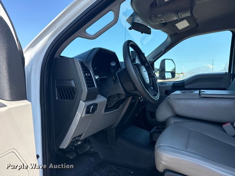 image for item EG6162 2017 Ford F450 Super Duty box truck