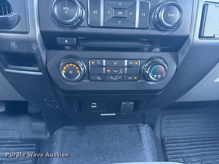 image for item EG6162 2017 Ford F450 Super Duty box truck