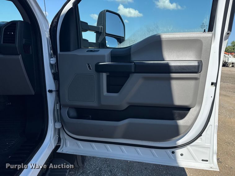 image for item EG6162 2017 Ford F450 Super Duty box truck