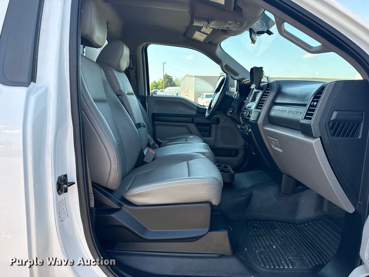 image for item EG6162 2017 Ford F450 Super Duty box truck