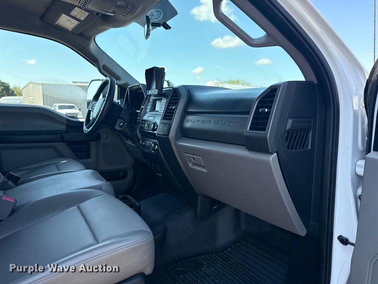 image for item EG6162 2017 Ford F450 Super Duty box truck