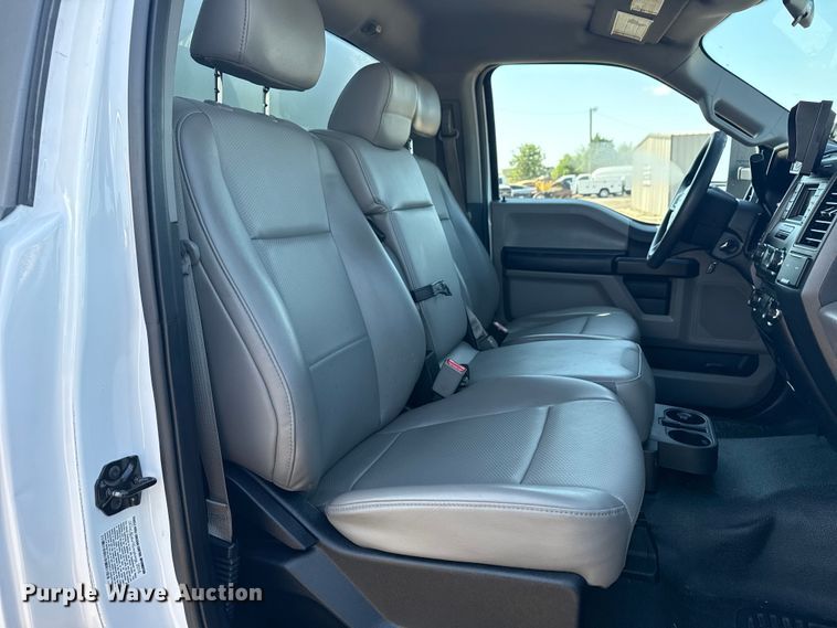 image for item EG6162 2017 Ford F450 Super Duty box truck