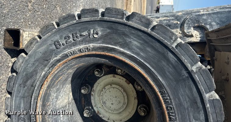 image for item EG8244 Yale forklift