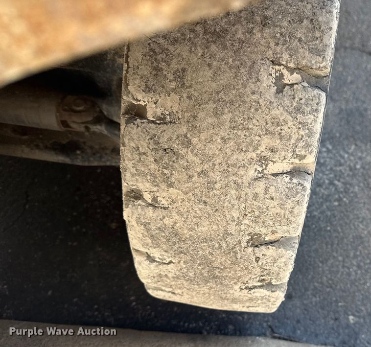 image for item EG8244 Yale forklift