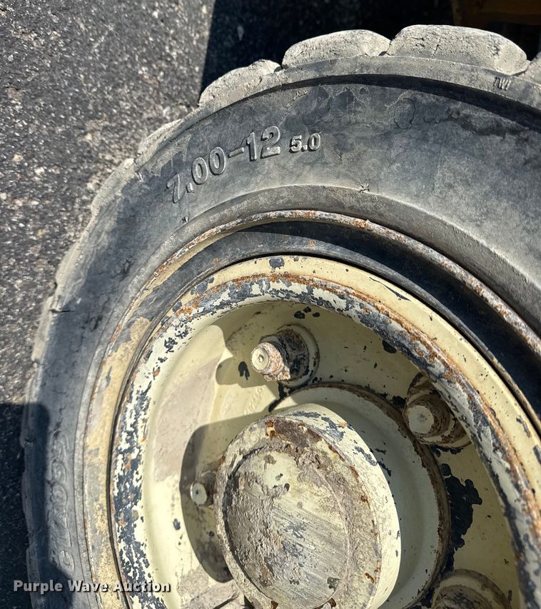 image for item EG8244 Yale forklift