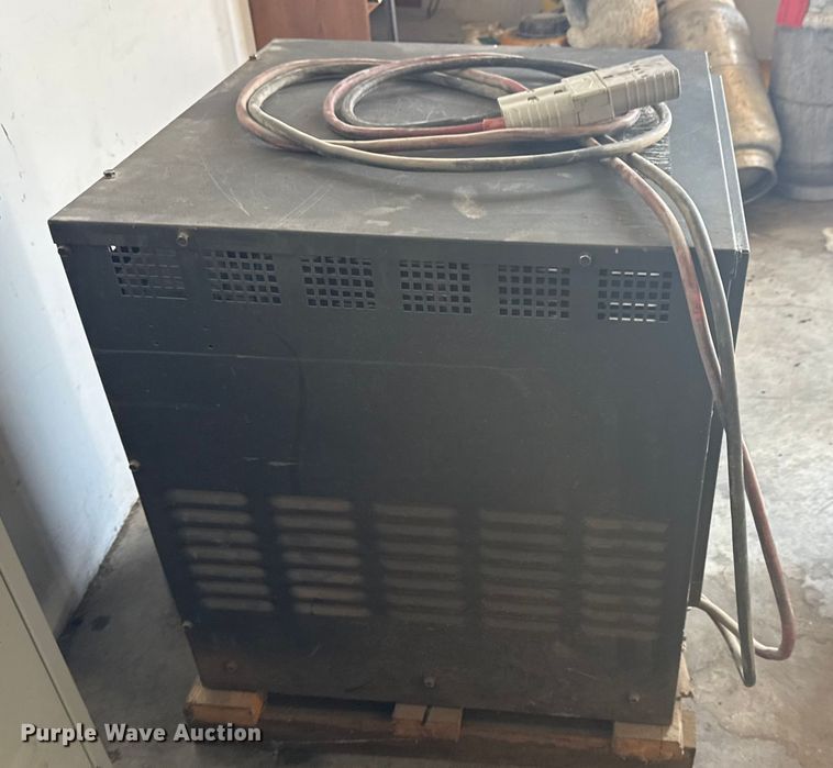 image for item EG8246 Extreme Power HBT18-75033 forklift charger