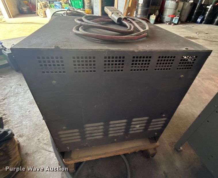 image for item EG8246 Extreme Power HBT18-75033 forklift charger