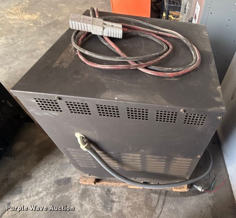 image for item EG8246 Extreme Power HBT18-75033 forklift charger