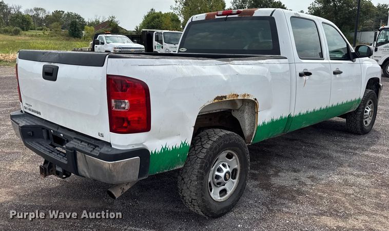 image for item EH7450 2014 Chevrolet Silverado 2500HD Crew Cab pickup truck