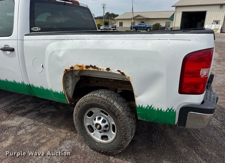 image for item EH7450 2014 Chevrolet Silverado 2500HD Crew Cab pickup truck