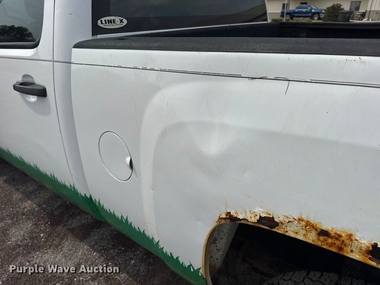 image for item EH7450 2014 Chevrolet Silverado 2500HD Crew Cab pickup truck