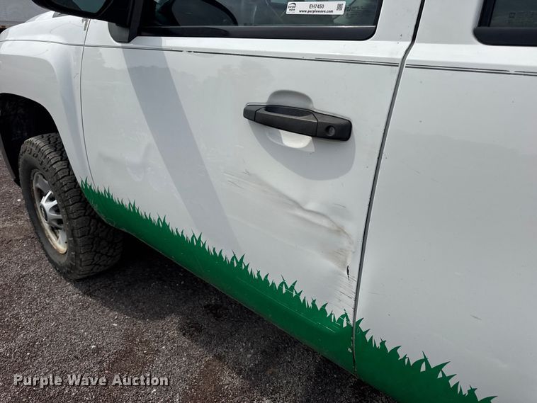 image for item EH7450 2014 Chevrolet Silverado 2500HD Crew Cab pickup truck