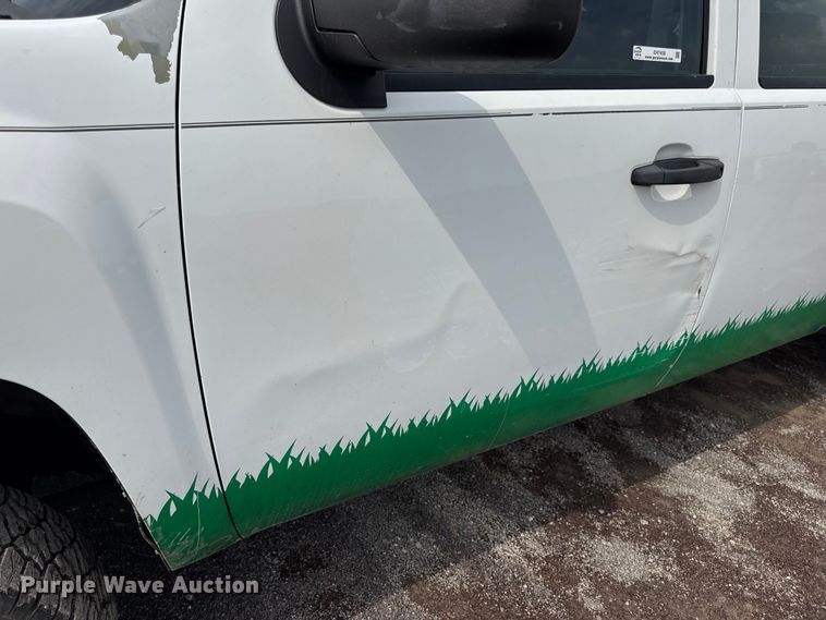 image for item EH7450 2014 Chevrolet Silverado 2500HD Crew Cab pickup truck