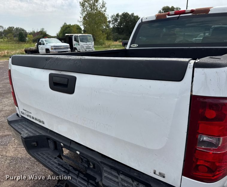 image for item EH7450 2014 Chevrolet Silverado 2500HD Crew Cab pickup truck