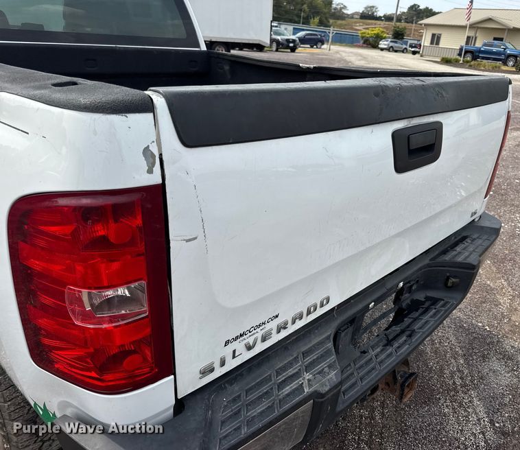 image for item EH7450 2014 Chevrolet Silverado 2500HD Crew Cab pickup truck
