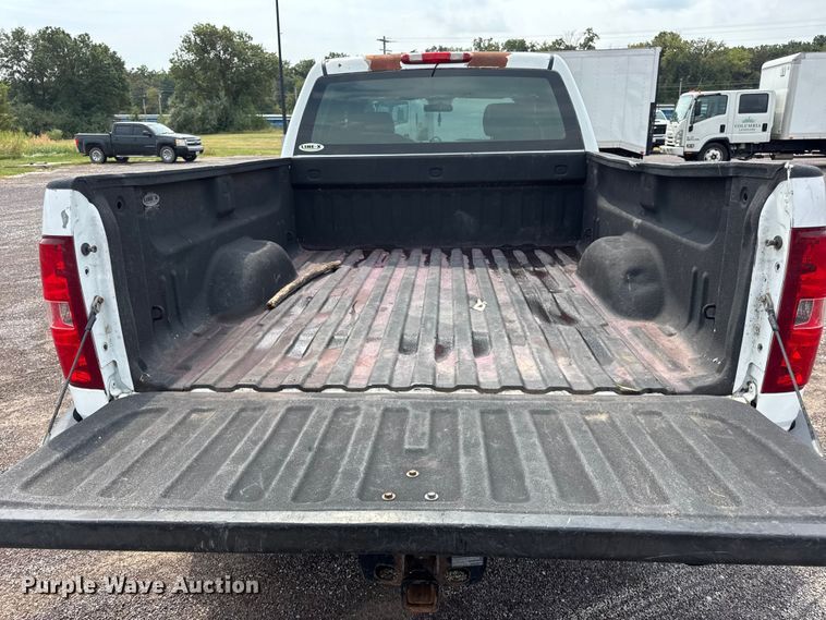 image for item EH7450 2014 Chevrolet Silverado 2500HD Crew Cab pickup truck