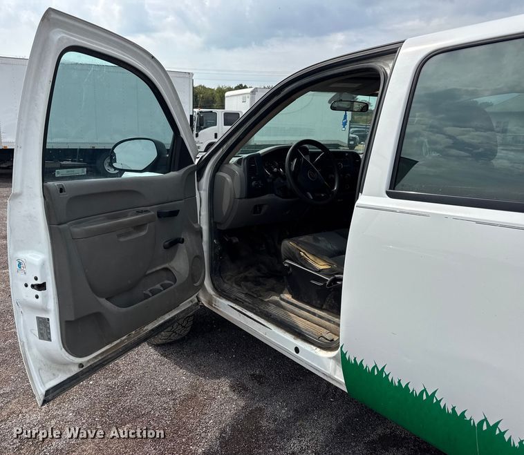 image for item EH7450 2014 Chevrolet Silverado 2500HD Crew Cab pickup truck