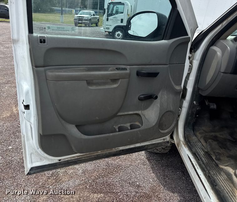 image for item EH7450 2014 Chevrolet Silverado 2500HD Crew Cab pickup truck