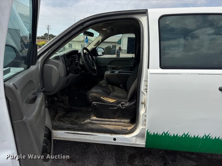 image for item EH7450 2014 Chevrolet Silverado 2500HD Crew Cab pickup truck