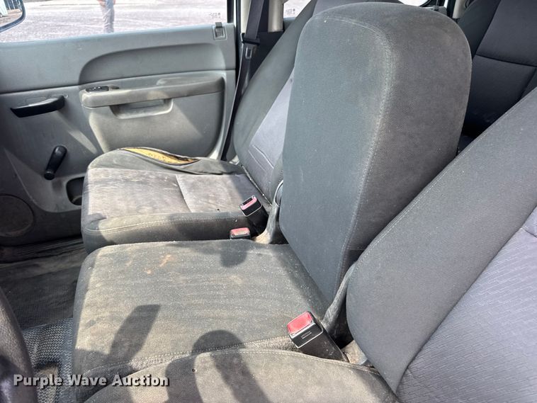 image for item EH7450 2014 Chevrolet Silverado 2500HD Crew Cab pickup truck