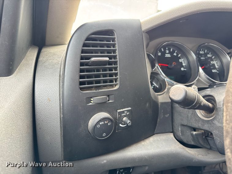 image for item EH7450 2014 Chevrolet Silverado 2500HD Crew Cab pickup truck