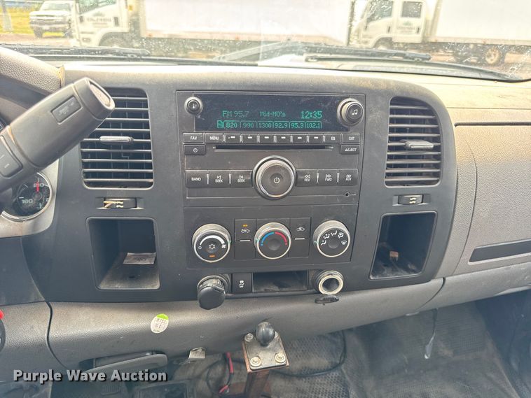 image for item EH7450 2014 Chevrolet Silverado 2500HD Crew Cab pickup truck